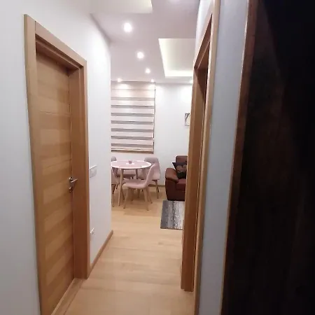 Stefani Lux-pino Silvestre-centar Zlatibor