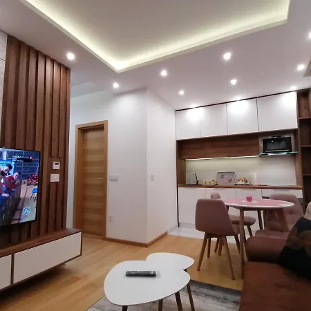 Stefani Lux-pino Silvestre-centar Zlatibor