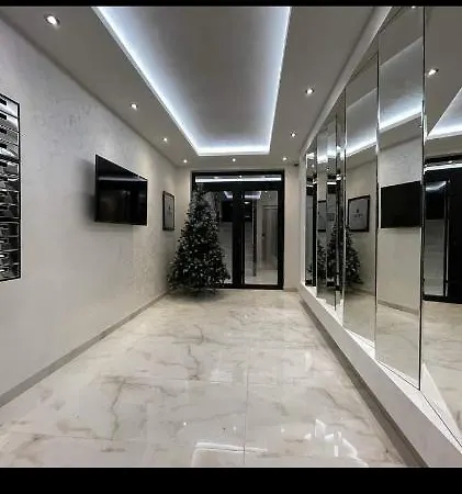 Stefani Lux-pino Silvestre-centar Apartament