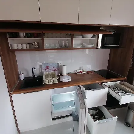 Stefani Lux-pino Silvestre-centar * Zlatibor