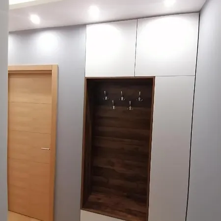 Stefani Lux-pino Silvestre-centar Apartamento *