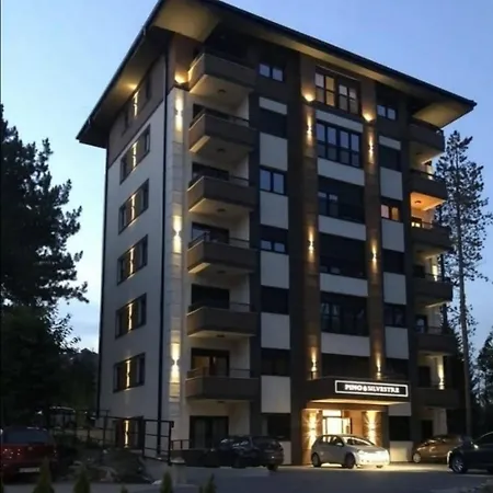 Stefani Lux-pino Silvestre-centar Zlatibor