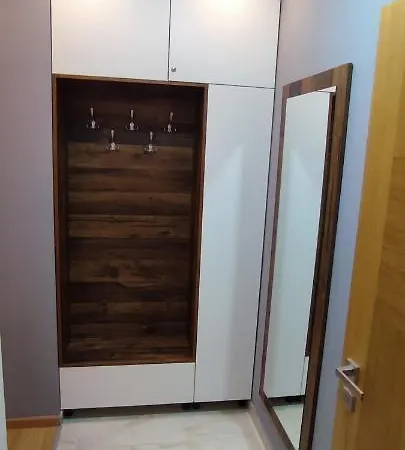 Stefani Lux-pino Silvestre-centar