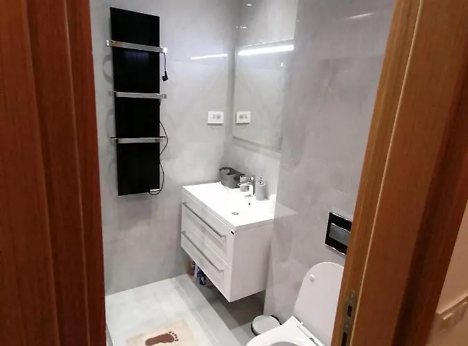 Stefani Lux-pino Silvestre-centar