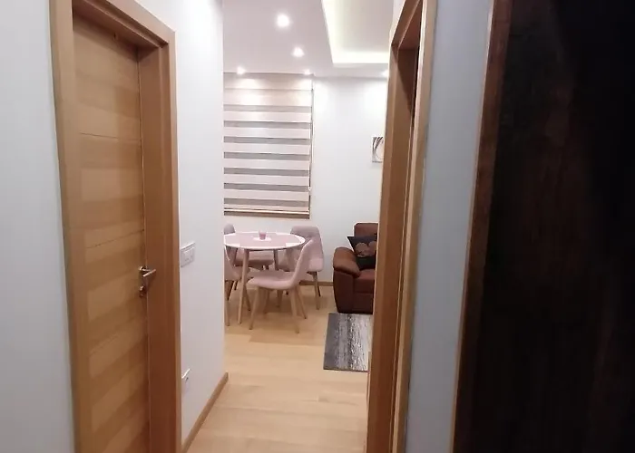 Stefani Lux-pino Silvestre-centar Ζλάτιμπορ