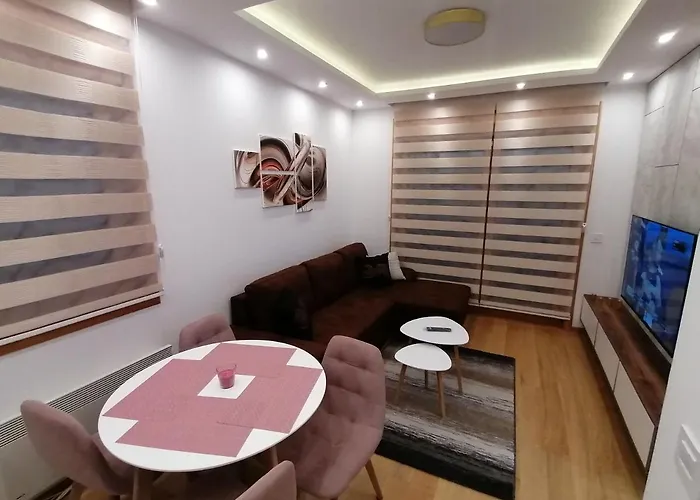 Stefani Lux-pino Silvestre-centar Ζλάτιμπορ