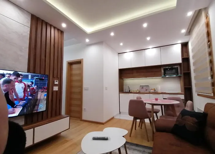 Stefani Lux-pino Silvestre-centar Ζλάτιμπορ