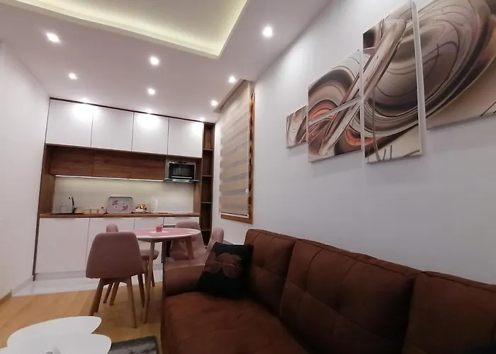 Stefani Lux-pino Silvestre-centar Ζλάτιμπορ