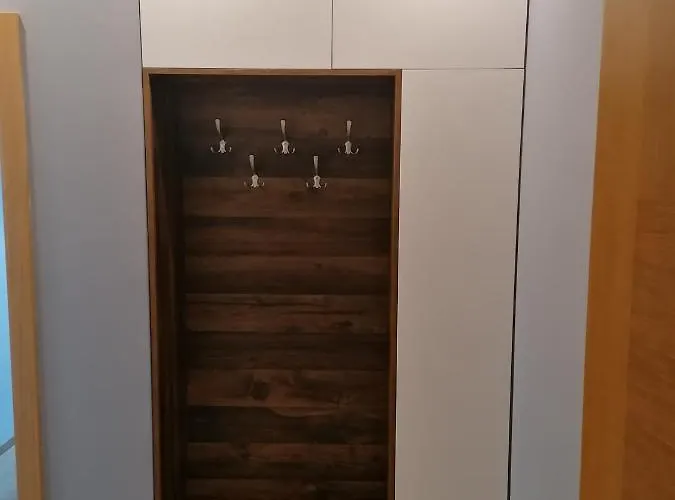 Stefani Lux-pino Silvestre-centar