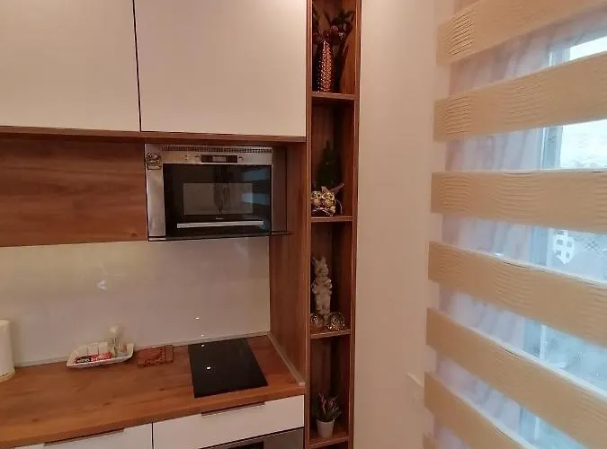 Stefani Lux-pino Silvestre-centar Ζλάτιμπορ