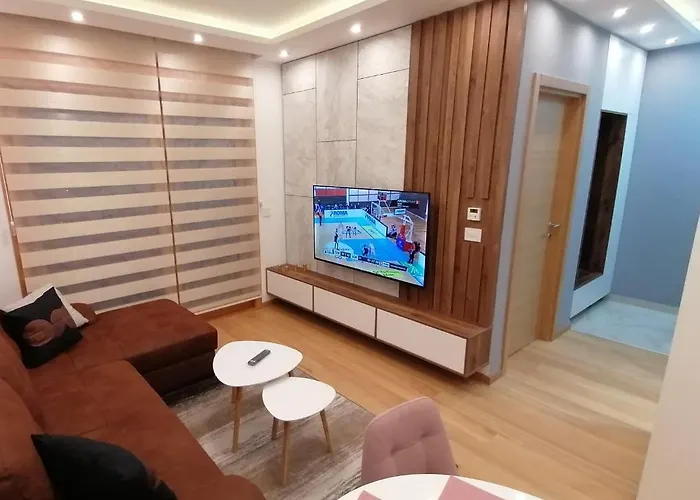 Stefani Lux-pino Silvestre-centar Ζλάτιμπορ