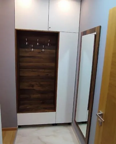 Stefani Lux-pino Silvestre-centar