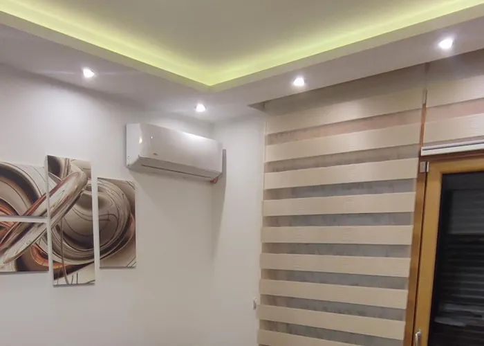 Stefani Lux-pino Silvestre-centar * Ζλάτιμπορ